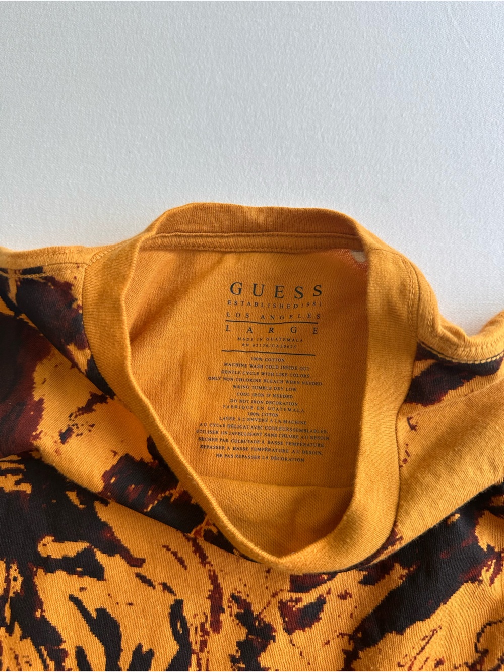 Guess Men’s Tiger Graphic Shirt - Picture 3 of 4